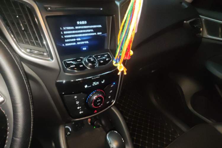 Used CHANGAN CS75 2016 1.8T Automatic Elite Model China V Standard Audio And AC Panel