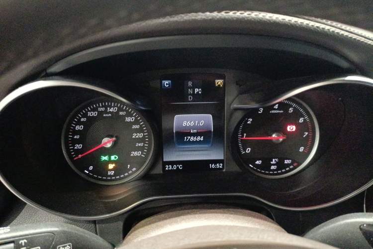 Used Mercedes-Benz GLC 2016 GLC 300 4MATIC Dynamic Model
