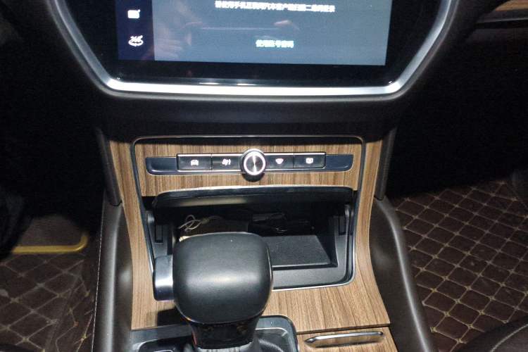 Used Roewe RX8 2018 30T Smart Connectivity Four-Wheel Drive Flagship Edition
