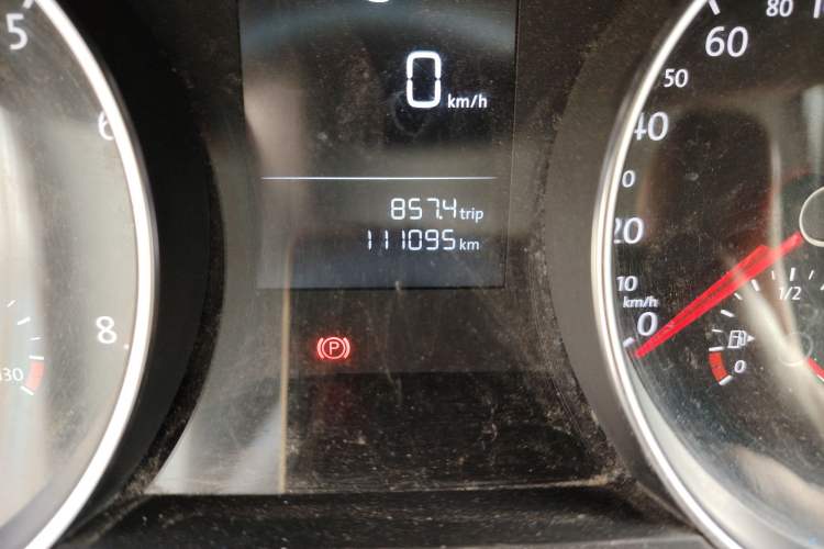 Used Volkswagen Golf 2016 1.6L Automatic Fashion Model Odometer Close Up