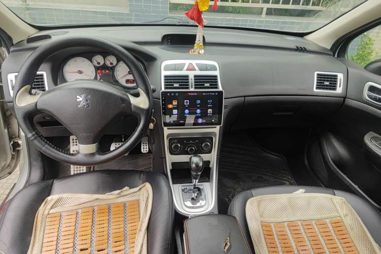 Used Peugeot 307 2012 Hatchback 1.6L Automatic Comfort Edition Center Console