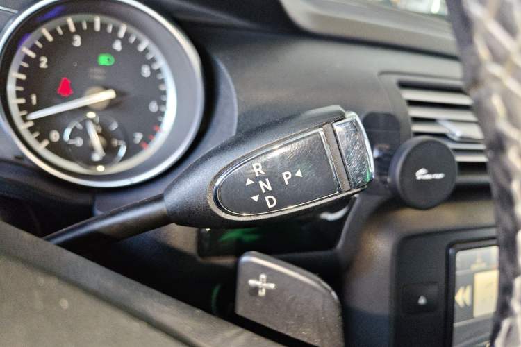 Used Mercedes-Benz R-Class 2017 R 320 4MATIC Business Edition Prestige Model Gear Lever