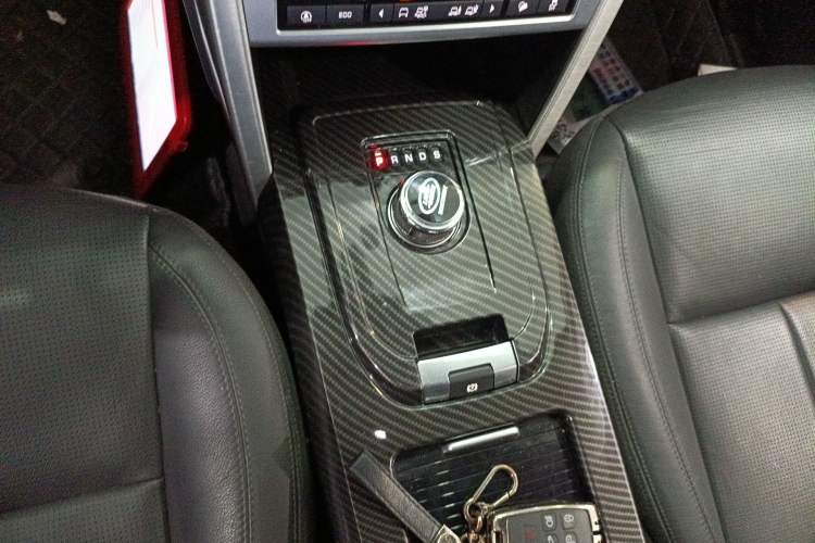 Used Land Rover Discovery Sport 2019 240 PS SE Version China VI Standard Gear Lever