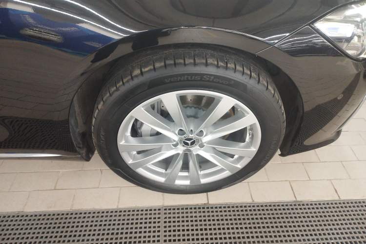 Used Mercedes-Benz S-Class 2023 S 400 L Business Model Right Rear Wheel Hub