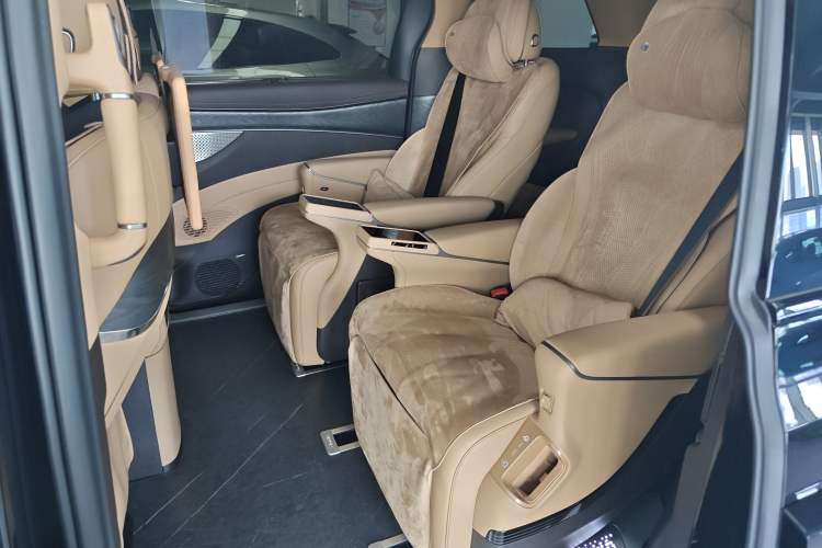 Used Denza D9 2025 DM-i Intelligent Drive 1020 Four-Wheel Drive Prestige Model