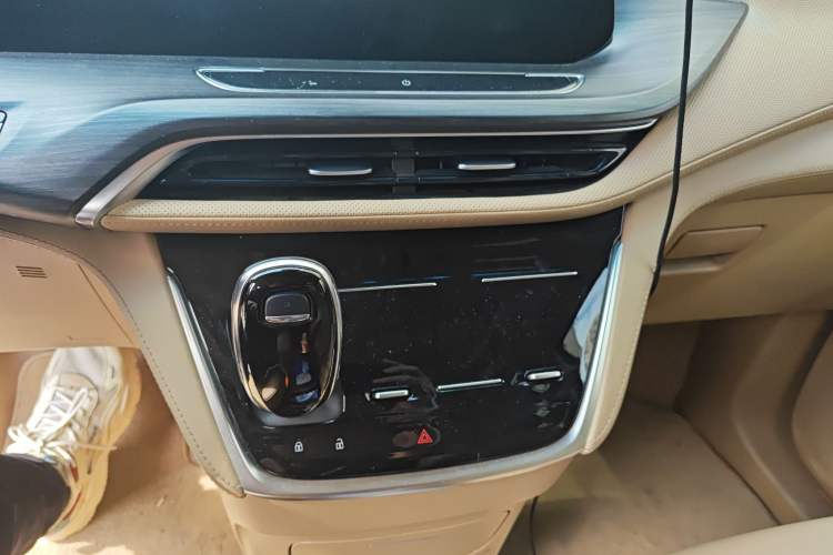 Used Buick GL8 2021 ES Land Cruiser 653T Luxury Edition