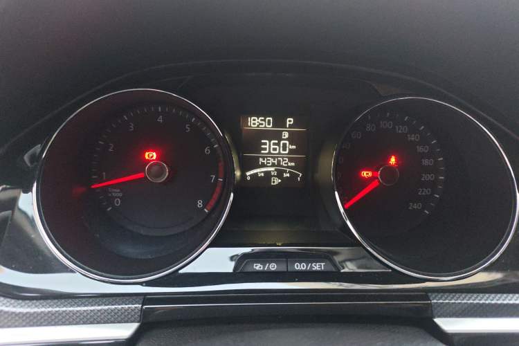 Used Volkswagen C-TREK 2017 230TSI DSG Comfort Version Odometer Close Up