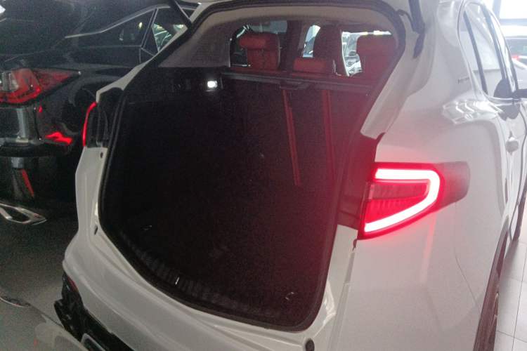 Used Alfa Romeo Stelvio 2017 2.0T 200HP Elite Edition Trunk