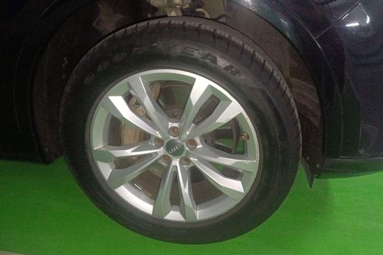 Used Audi Q7 2018 45 TFSI Technology Edition Right Front Wheel Hub