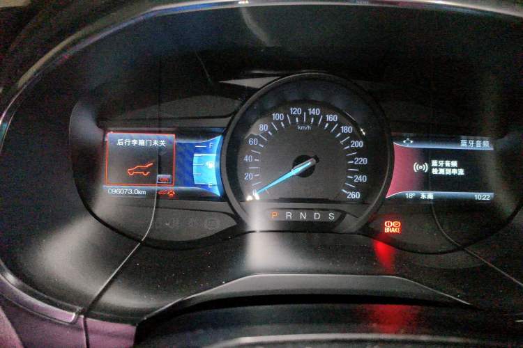 Used Ford Edge 2015 2.0T GTDi Two-Wheel-Drive High-Line Version