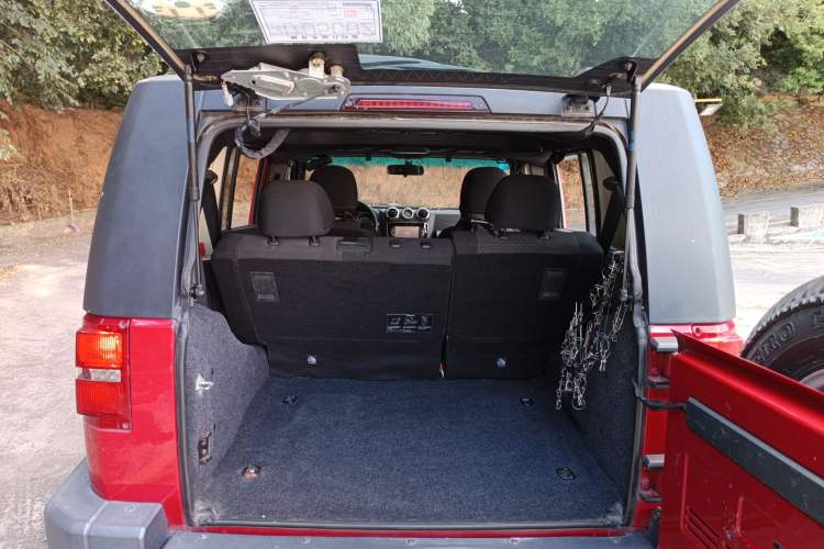 Used BAIC Off-Road BJ40 2016 40L 2.0T Manual Two-Wheel Drive Luxury Edition
