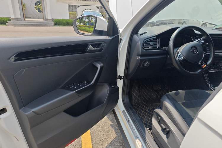 Used Volkswagen T-ROC 2019 280TSI DSG Two-Wheel-Drive Luxury Version China V Emission Standard Driver Seat