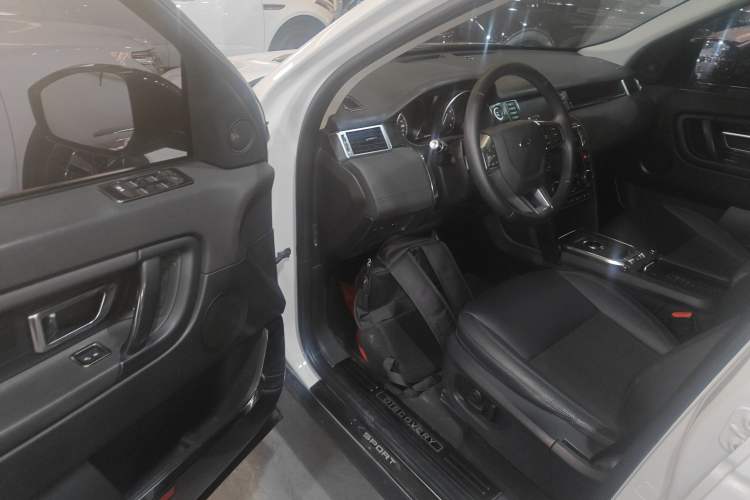 Used Land Rover Discovery Sport 2019 240 PS PURE Edition China VI Standard Driver Seat