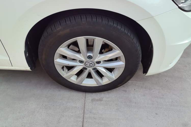 Used Volkswagen Touran 2016 Volkswagen Touran L 280TSI DSG Comfort Edition Right Front Wheel Hub