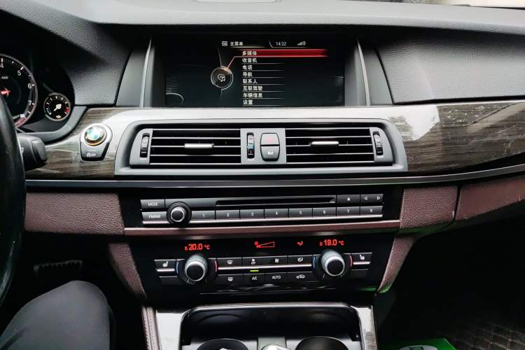 Used BMW 5 Series 2014 525Li Luxury Design Package
