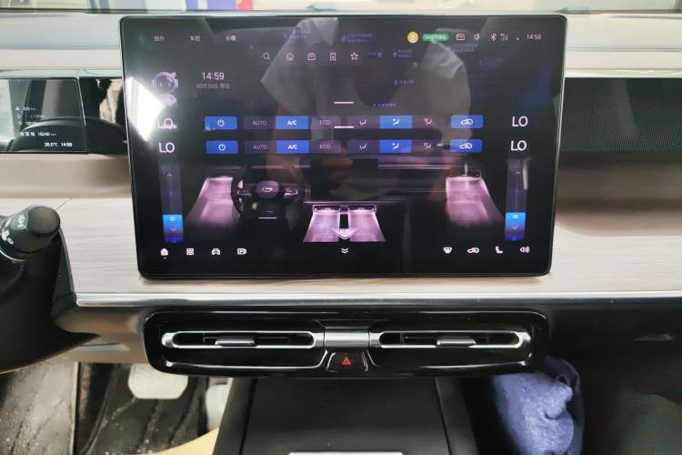 Used GAC Trumpchi E8 2024 Honor Series 2.0L Honor Edition Audio And AC Panel