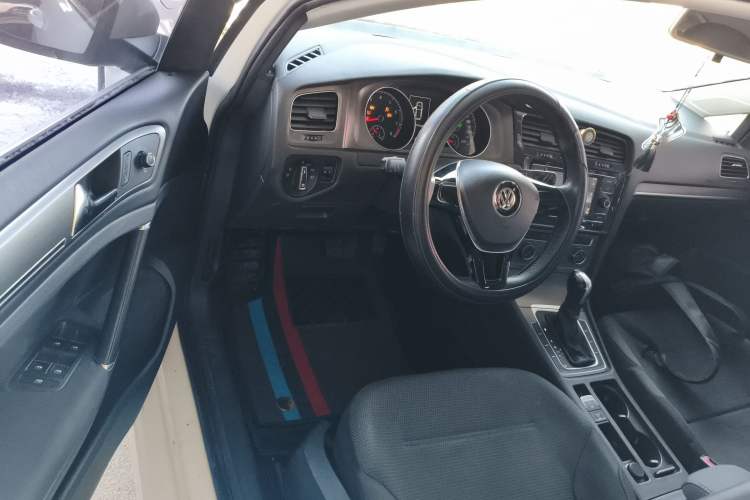 Used Volkswagen Golf 2015 1.4TSI Automatic Comfort Model
