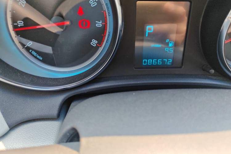 Used Buick GT 2013 XT 1.6L Automatic Fashion Edition Odometer Close Up