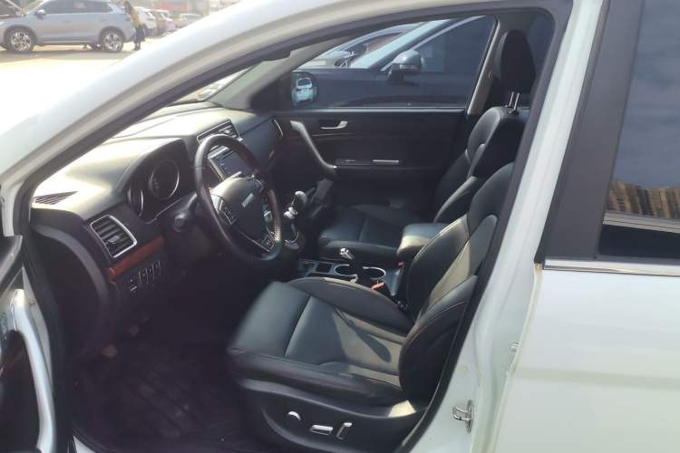 Used Haval H6 2015 Revised Version Sport Edition 1.5T Manual Transmission Two-Wheel Drive Elite Grade
