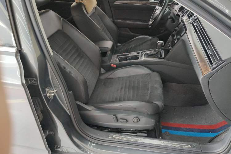 Used Volkswagen Magotan 2017 380TSI DSG Luxury Model Right Front Seat