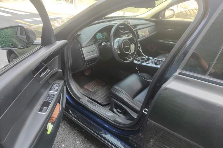 Used Jaguar XFL 2020 XFL 2.0T P200 Two-Wheel-Drive Rally Flag Edition