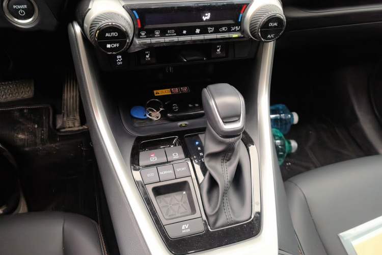 Used Toyota RAV4 2024 Dual-Motor 2.5L E-CVT Two-Wheel Drive Elite Plus Edition Gear Lever