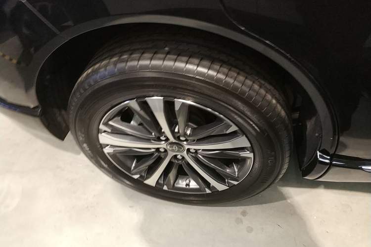 Used Toyota Venza 2023 2.0L CVT Two-Wheel Drive Luxury Edition Right Rear Wheel Hub