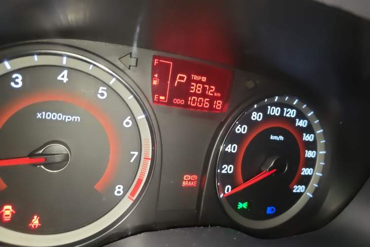 Used Hyundai Verna Ray 2014 1.4L Automatic GLX Odometer Close Up