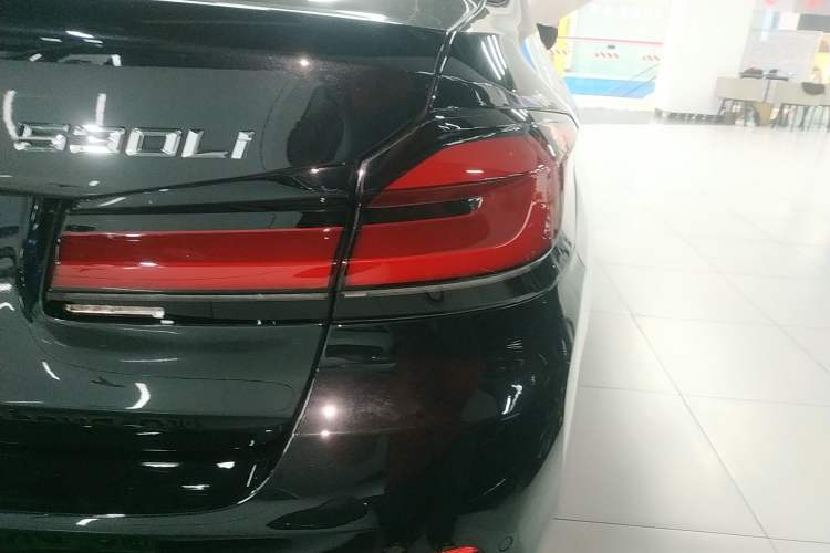 Used BMW 5 Series 2023 530Li Leading Edition Luxury Package Right Rear Taillight