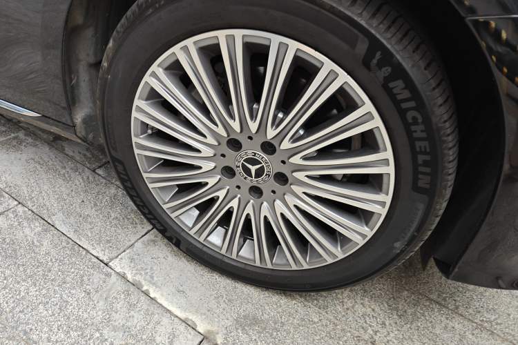 Used Mercedes-Benz E-Class 2023 E 300 L Luxury Model Right Front Wheel Hub