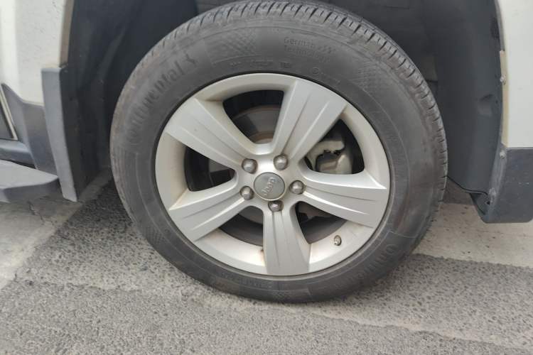 Used Jeep Patriot 2015 2.0L Sport Edition Right Front Wheel Hub