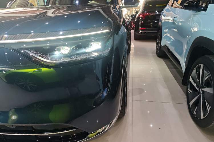 Used Hima AITO M8 2025 Extended-Range Max+ Version 53.4 kWh 5-Seater Edition