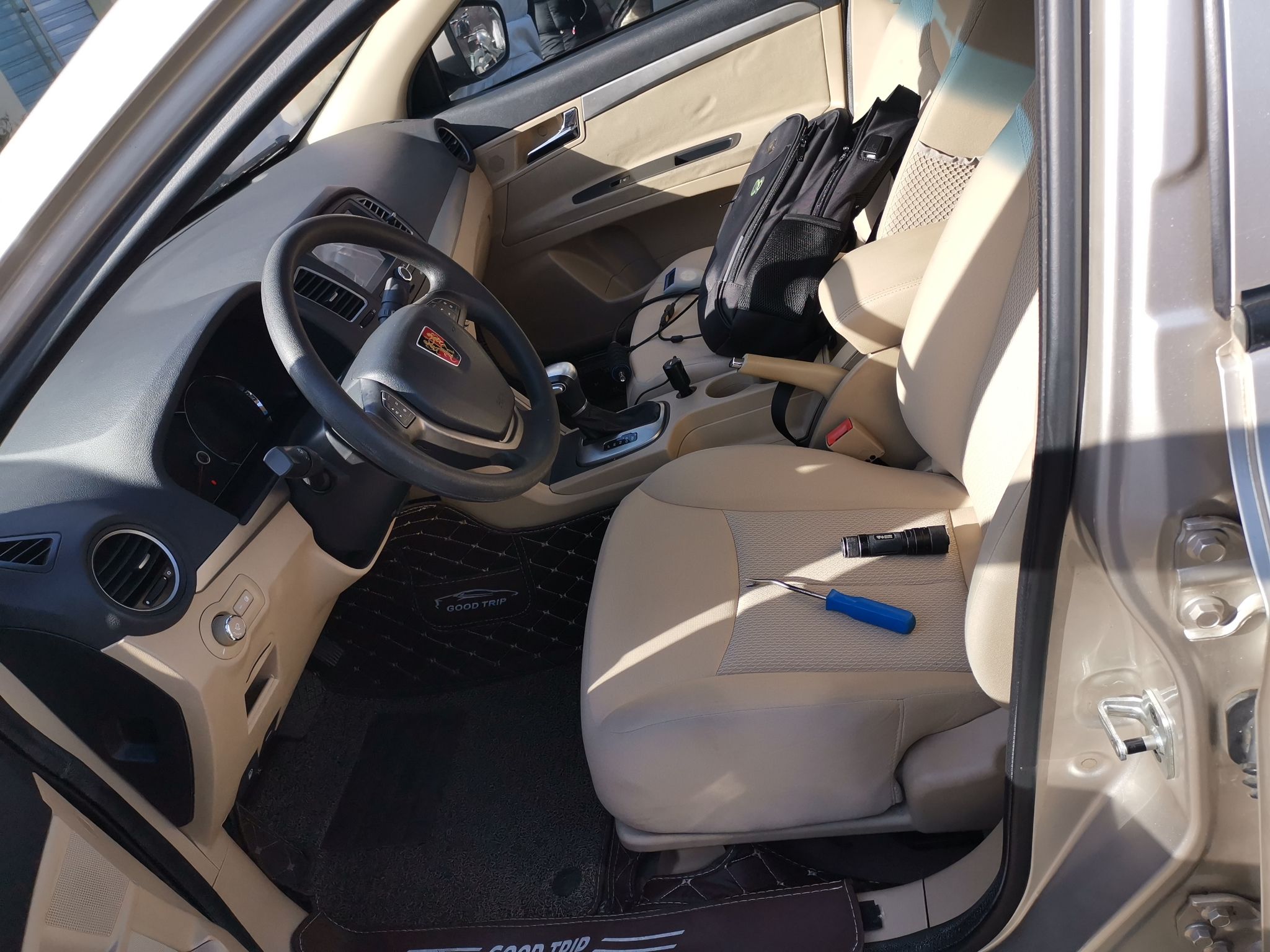 المقاعد الأمامية داخل السيارة