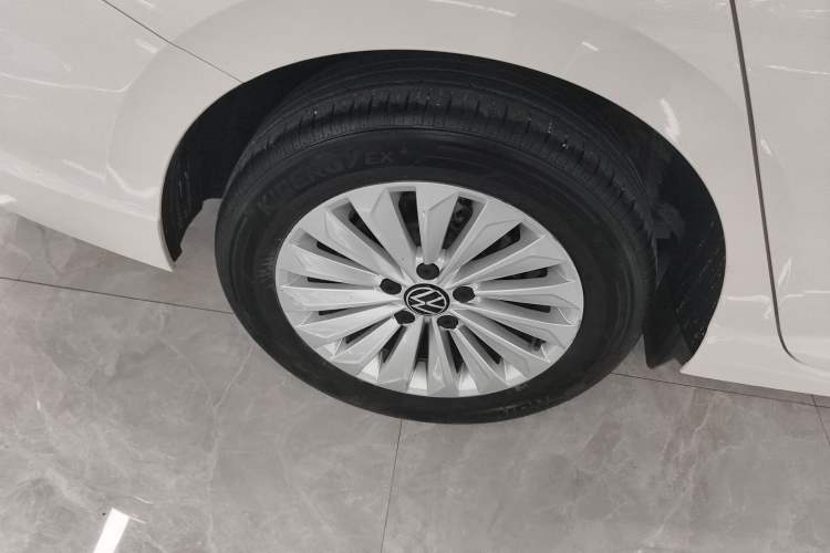 Used Volkswagen Lavida 2021 1.5L Automatic Comfort Edition Right Rear Wheel Hub