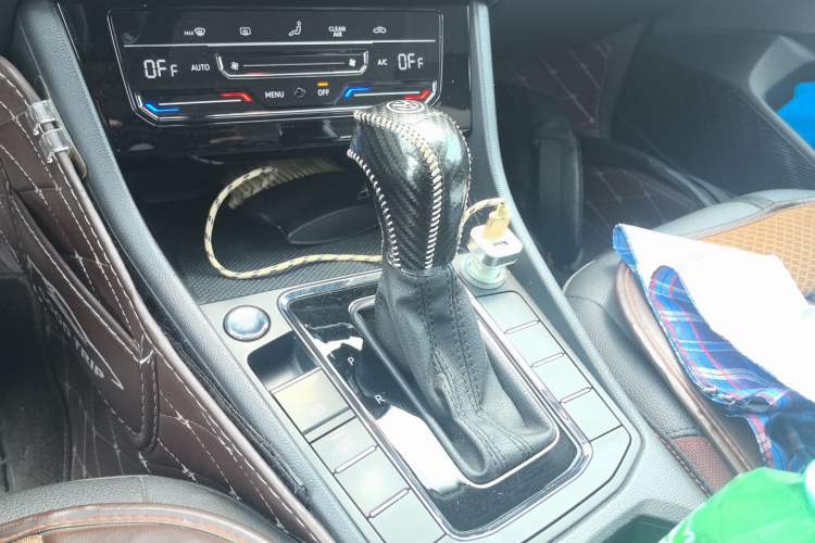 Used Volkswagen Bora 2021 1.5L Automatic Elite Smart Connect Edition Gear Lever