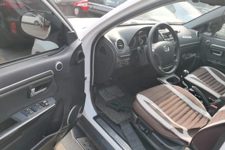 Used Haval H5 Classic 2013 Zhizun Edition 2.0T Manual 4x4 Prestige Model
