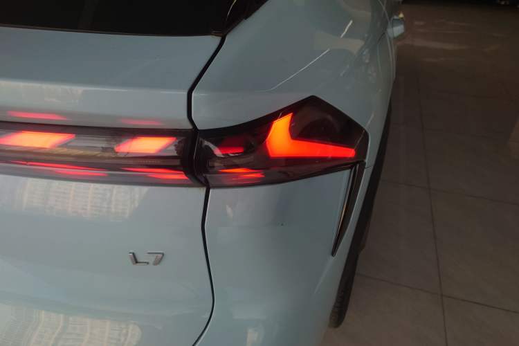 Used Geely Galaxy L7 2023 1.5T 115 km MAX Right Rear Taillight