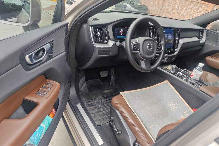 Used Volvo XC60 2023 B5 4x4 Smart Luxury Edition