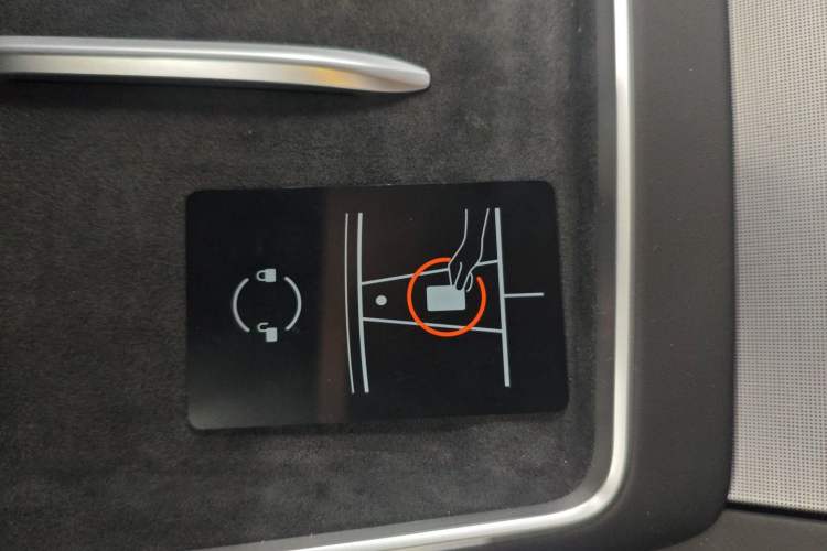 Used Tesla Model Y L 2025 Model Long-Range All-Wheel-Drive Version