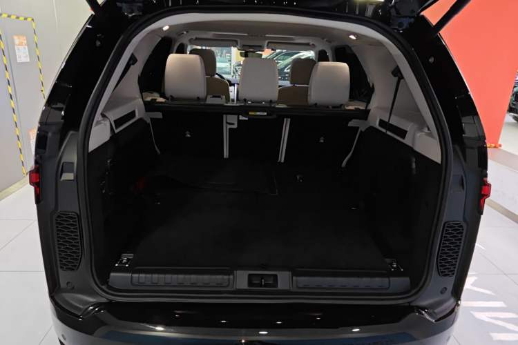 Used Land Rover Discovery 2024 360 PS S