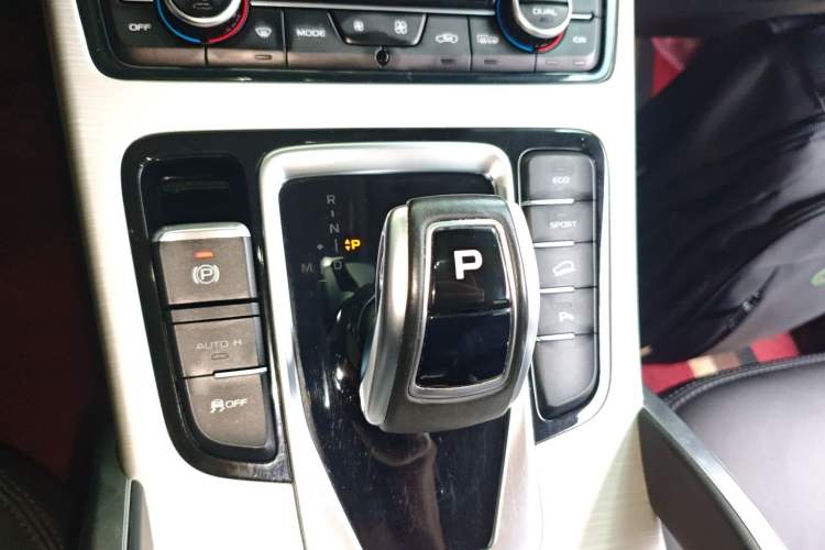 Used Geely Auto Emgrand X7 Sport 2020 1.8TD DCT Two-Wheel Drive Smart Connect 4G-Enabled Version