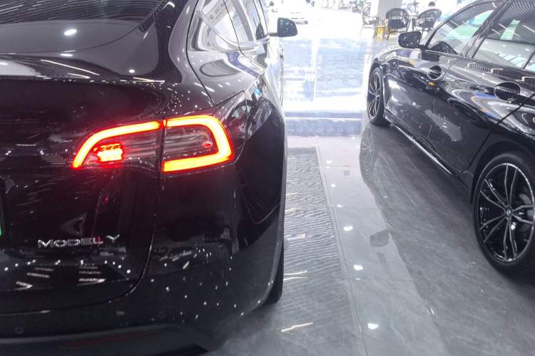 Used Tesla Model Y 2021 Long-Range All-Wheel-Drive Version