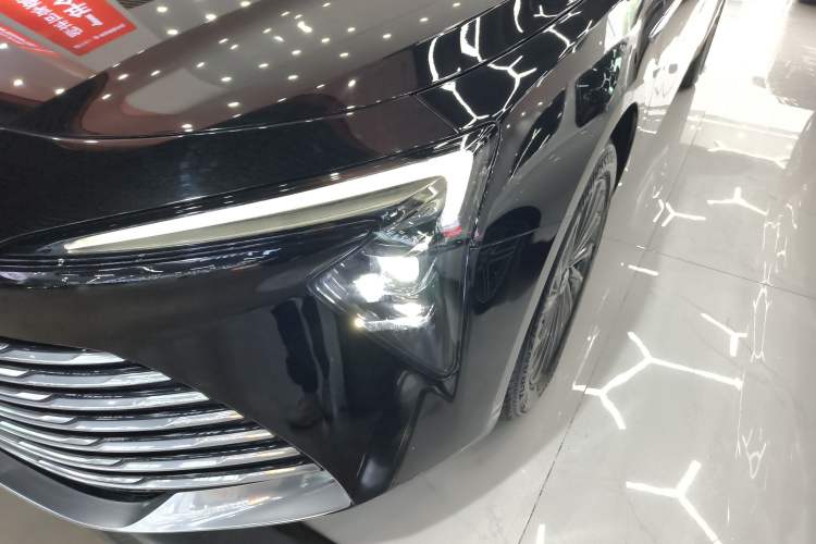 Used Buick LaCrosse 2025 28T Platinum Edition