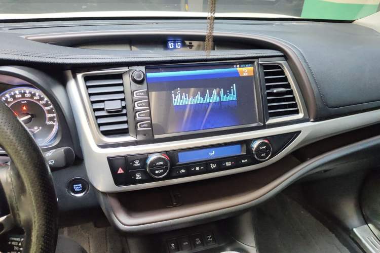 Used Toyota Highlander 2017 2.0T Four-Wheel Drive Luxury Navigation Version 7 Seats Audio And AC Panel