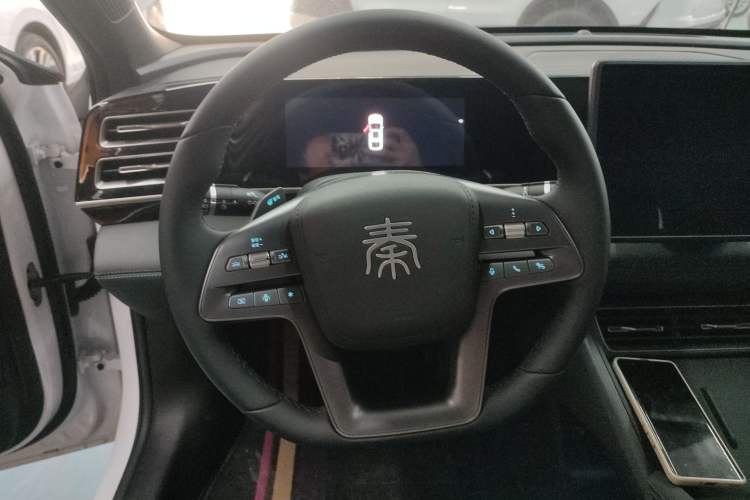 Used BYD Qin L 2025 DM-i Smart Drive 80KM Leading Model