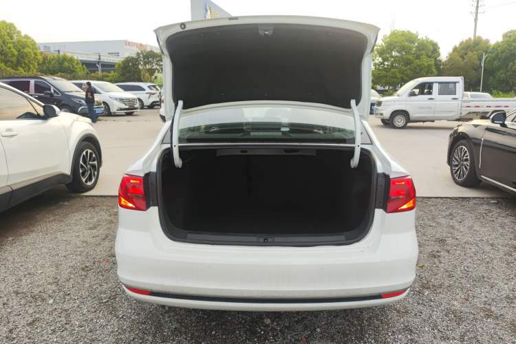 Used Volkswagen Bora 2016 1.6L Automatic Comfort Model Trunk