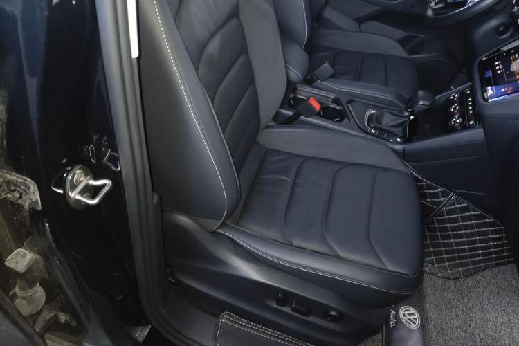 Used Volkswagen Tiguan L 2021 330TSI Automatic Two-Wheel Drive Smart Edition Right Front Seat