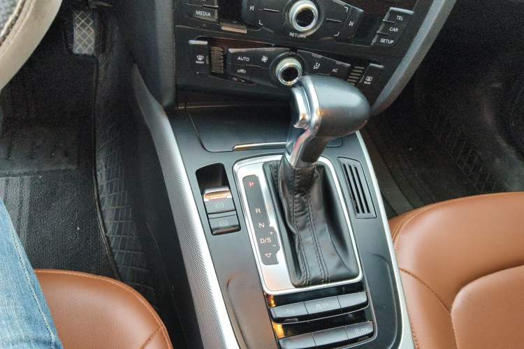 Used Audi A4L 2013 35 TFSI Automatic Standard Model Gear Lever