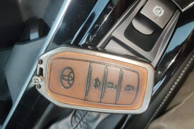 Used Toyota Camry 2024 Dual-Motor 2.0HS Sport Edition Vehicle Key