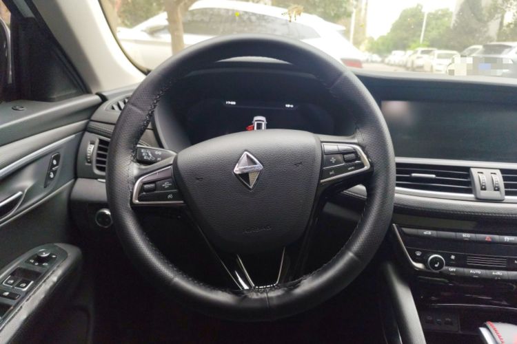 Used BORGWARD BX7 2018 28T Two-Wheel Drive Luxury Version 5 Seats China V Emission Standard
